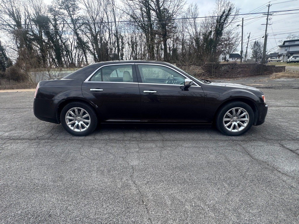 2012 Chrysler 300 Image 7