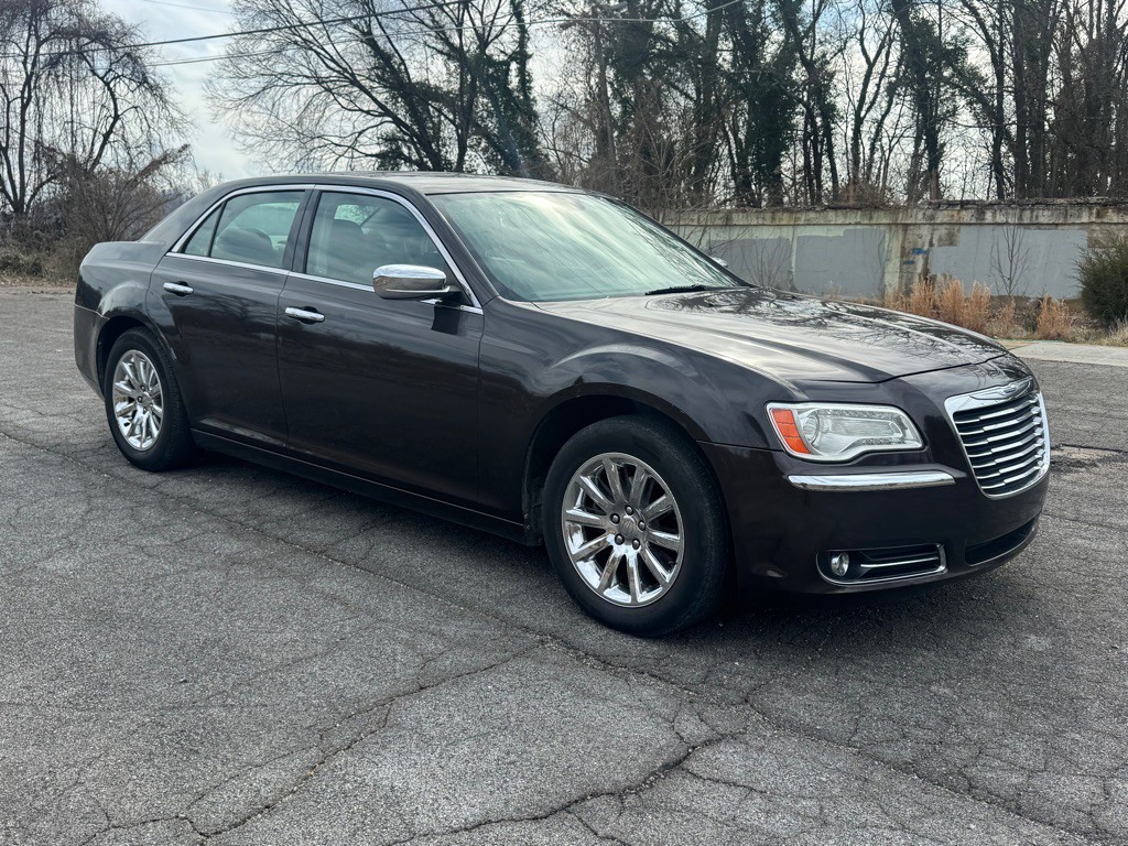 2012 Chrysler 300 Image 8