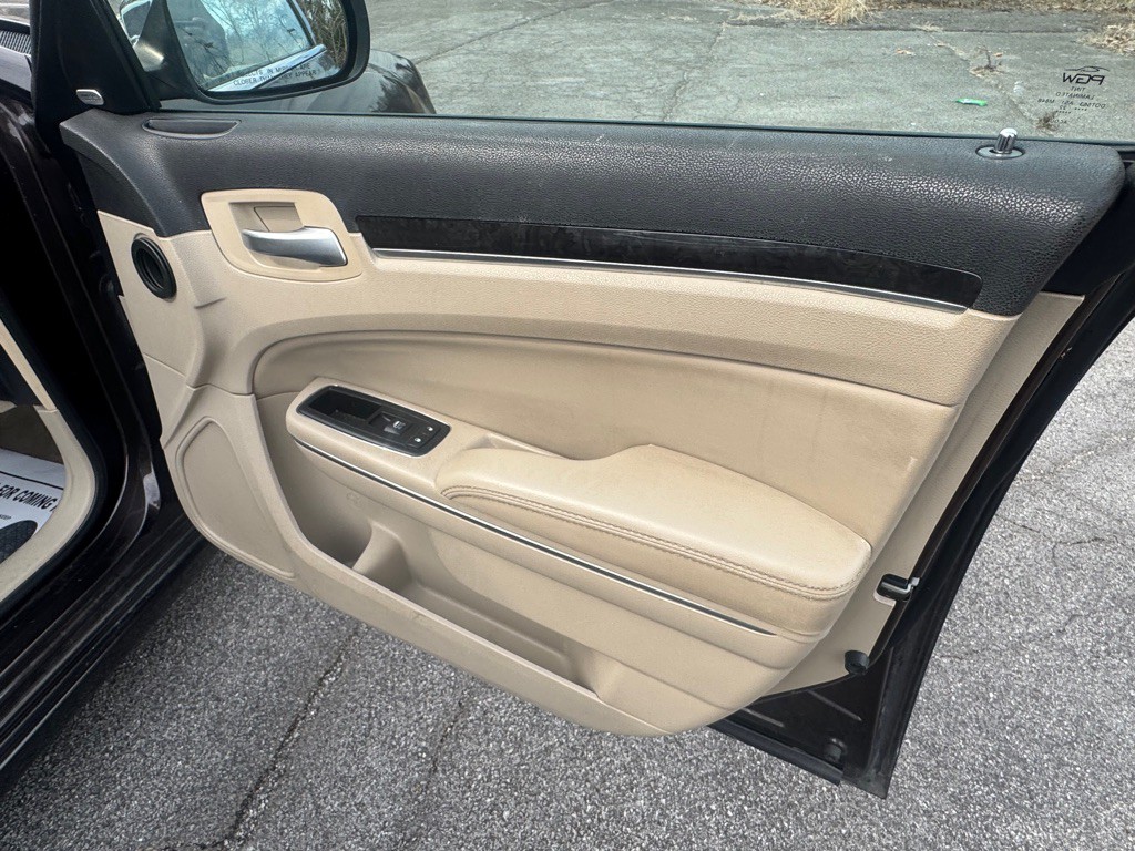 2012 Chrysler 300 Image 15
