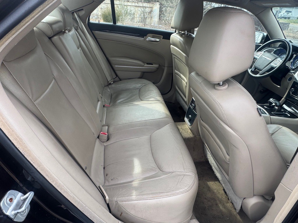 2012 Chrysler 300 Image 18