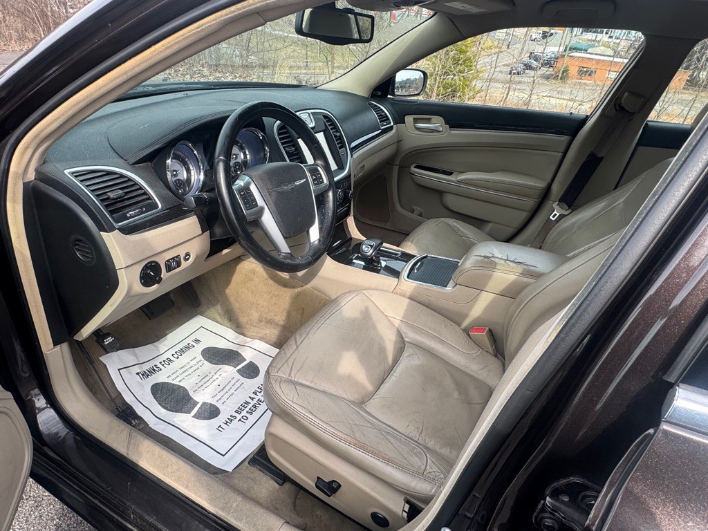 2012 Chrysler 300 Image 19