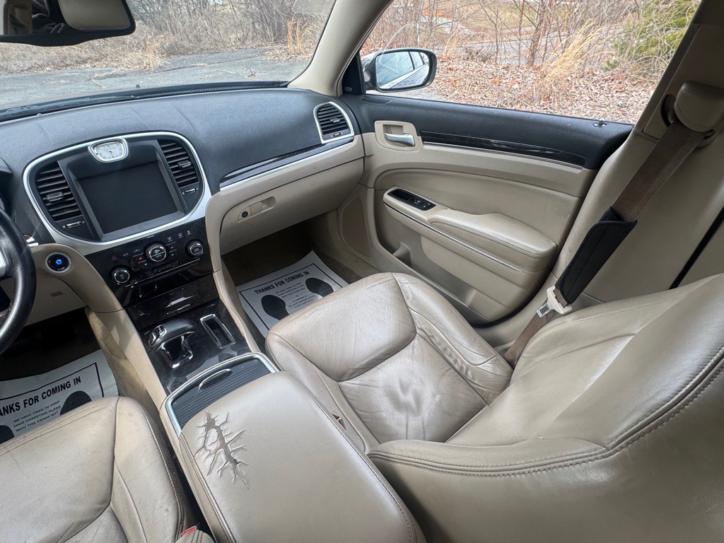 2012 Chrysler 300 Image 22