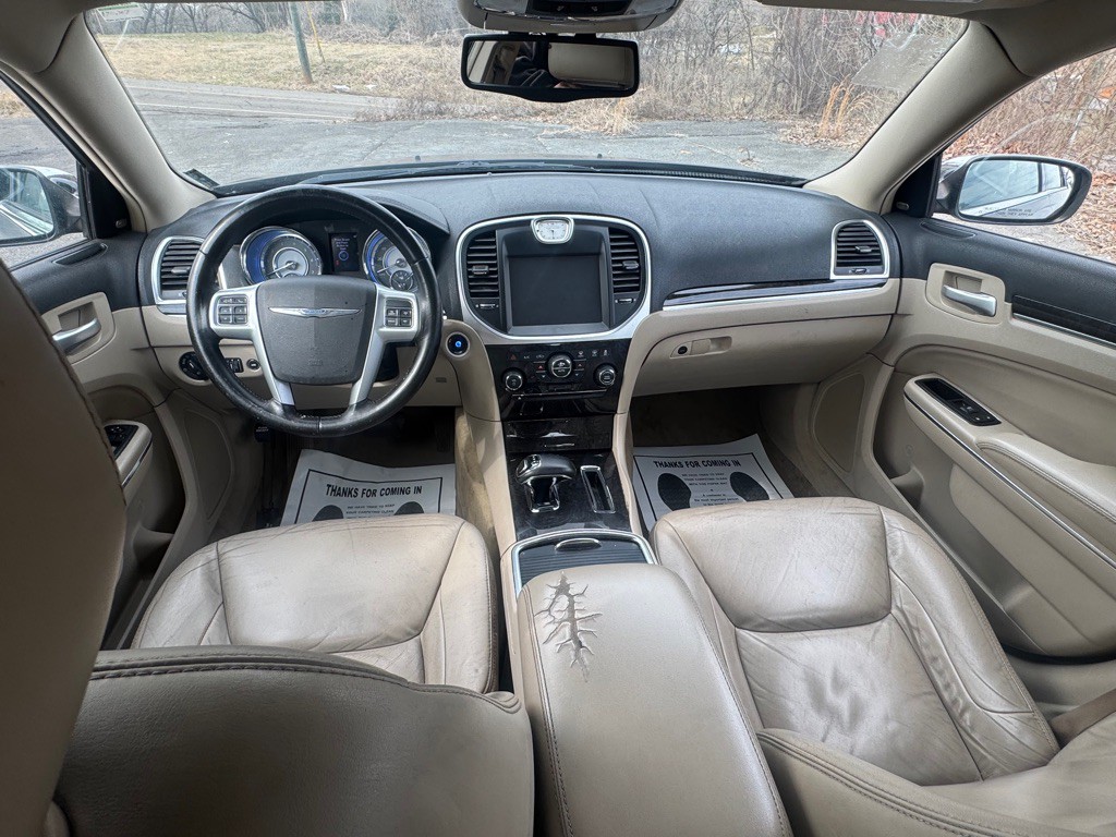 2012 Chrysler 300 Image 23