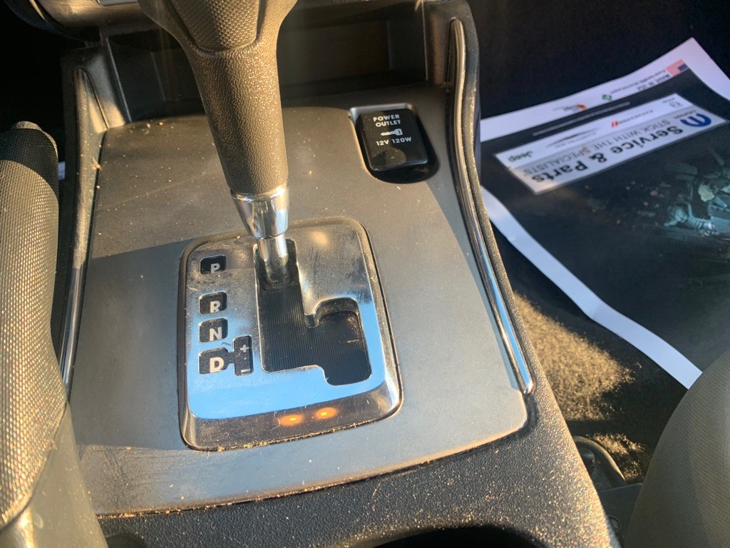 2010 Mitsubishi Galant Image 26