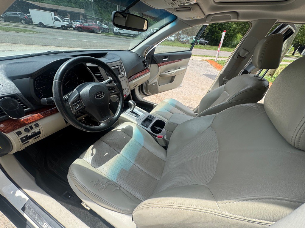2012 Subaru Outback Image 16