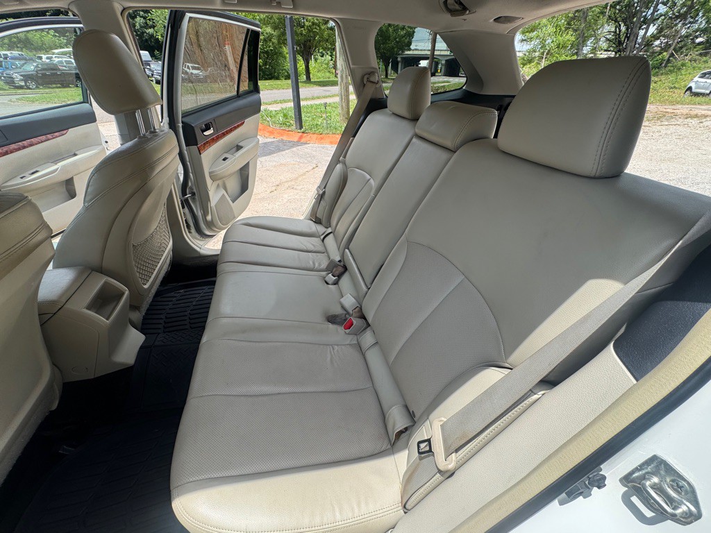 2012 Subaru Outback Image 17