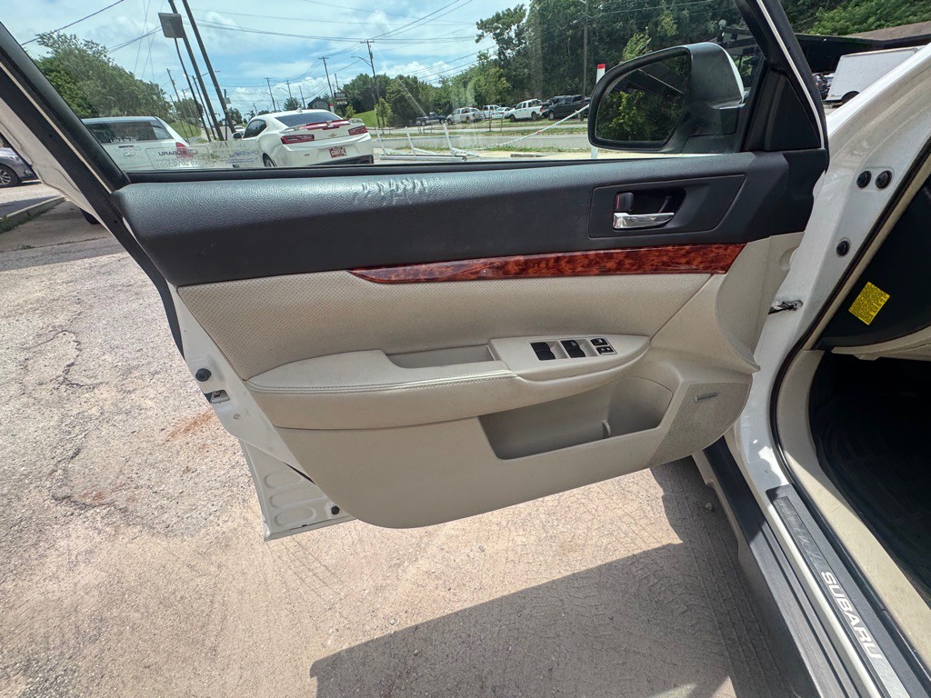 2012 Subaru Outback Image 18