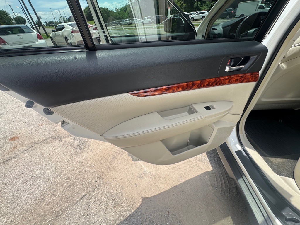 2012 Subaru Outback Image 19