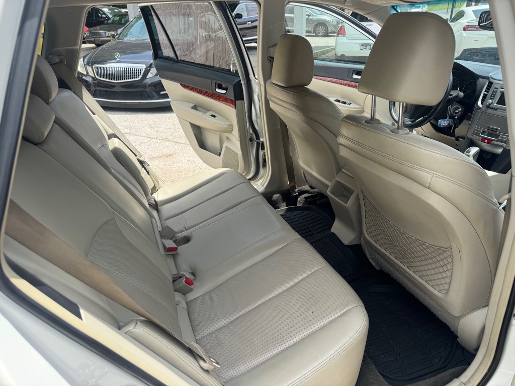 2012 Subaru Outback Image 25