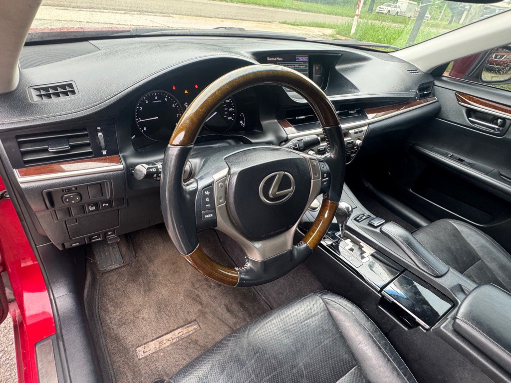 2013 Lexus ES Image 11