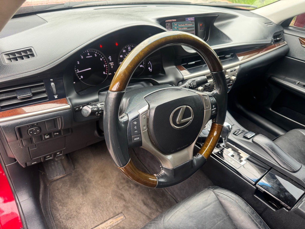 2013 Lexus ES Image 13