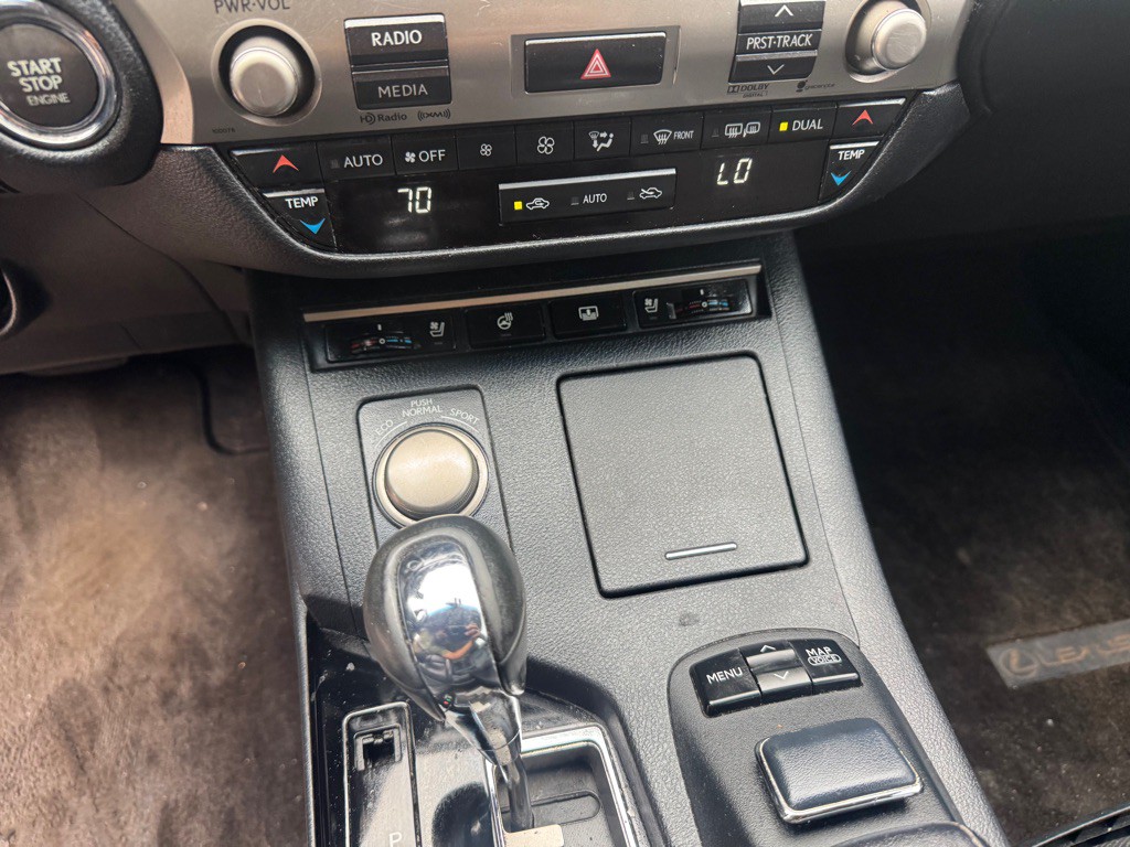 2013 Lexus ES Image 16