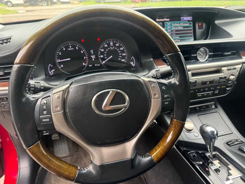 2013 Lexus ES Image 18