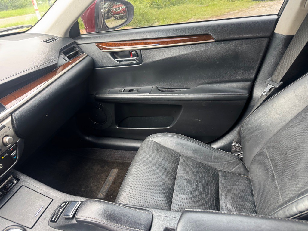 2013 Lexus ES Image 19