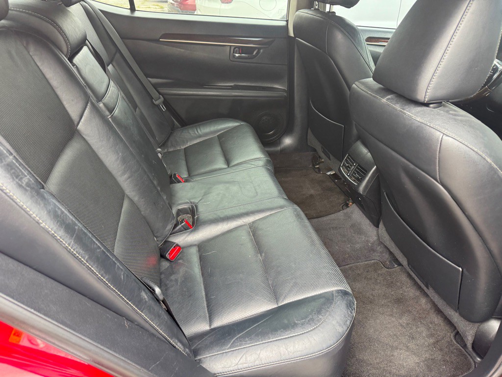 2013 Lexus ES Image 21