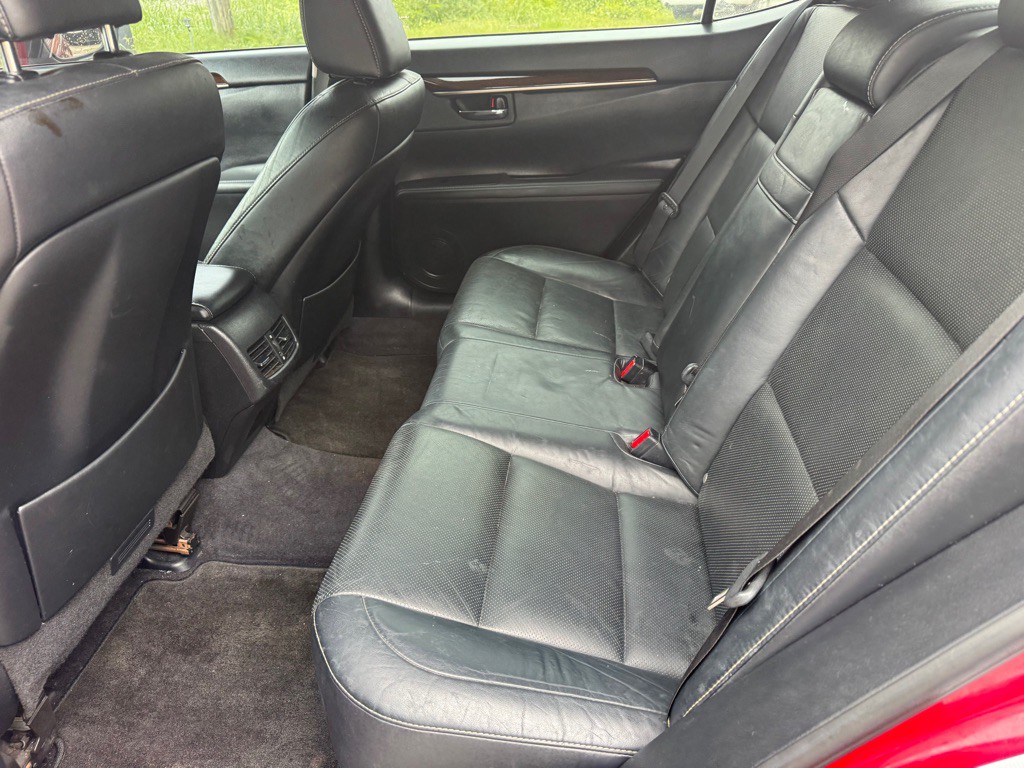 2013 Lexus ES Image 22