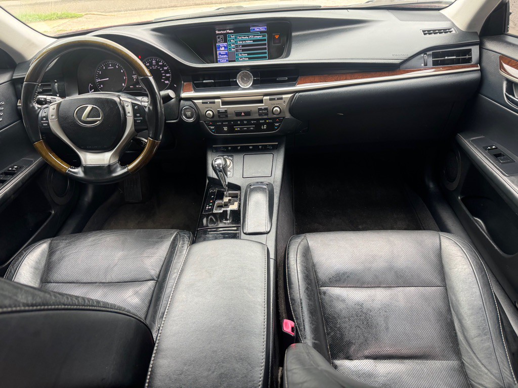 2013 Lexus ES Image 24