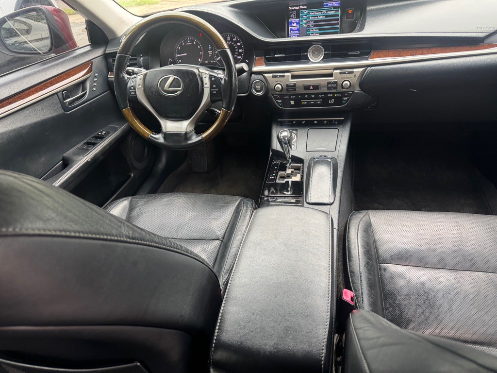 2013 Lexus ES Image 25