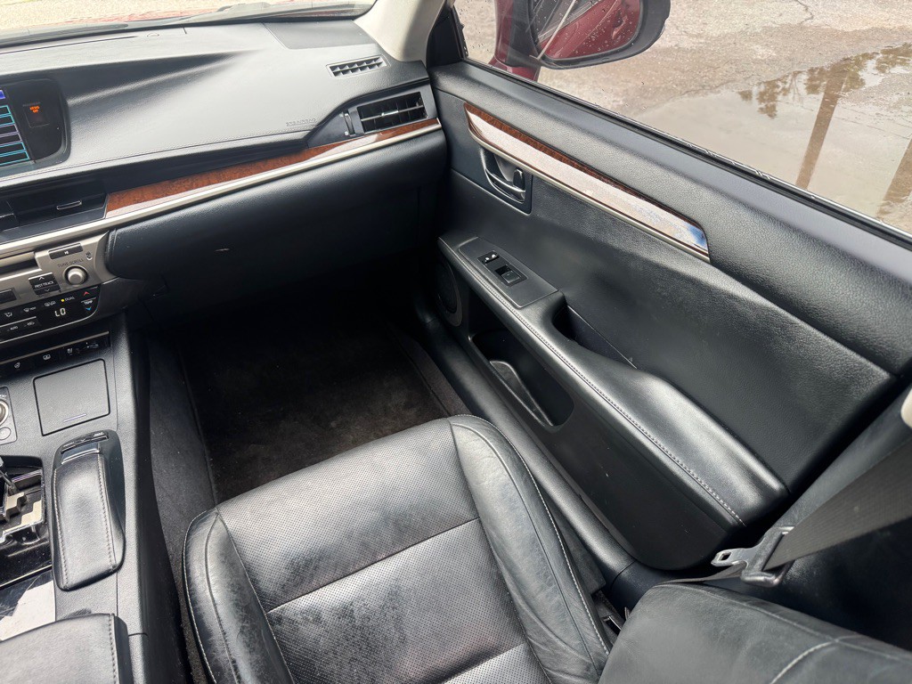 2013 Lexus ES Image 26