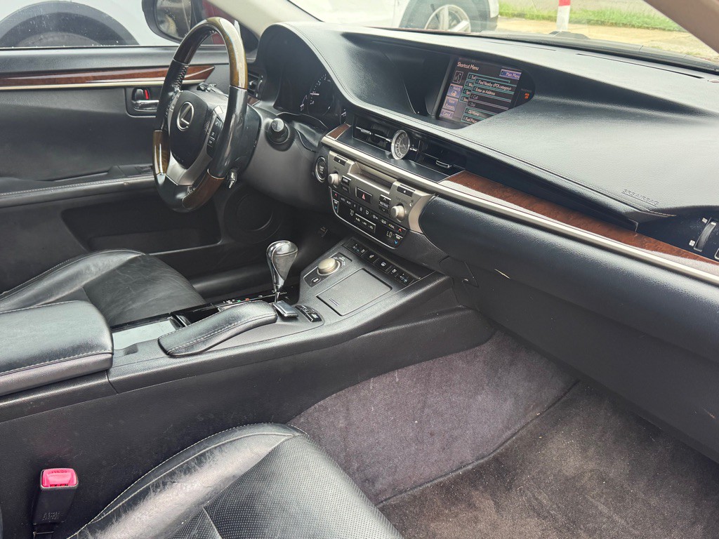 2013 Lexus ES Image 29