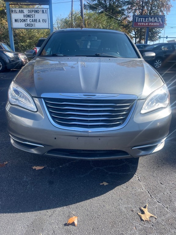 2013 Chrysler 200 Image 2
