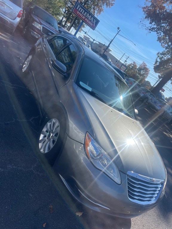 2013 Chrysler 200 Image 6