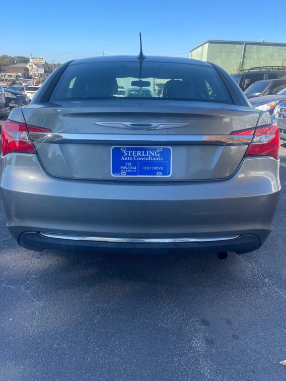 2013 Chrysler 200 Image 8