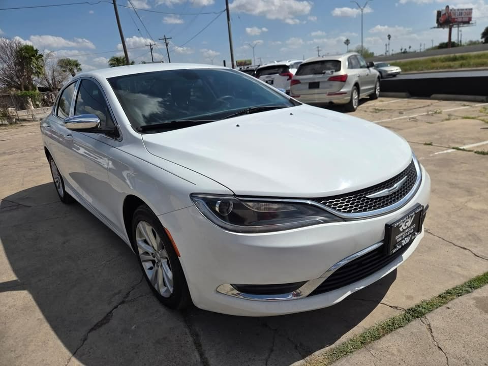 2015 Chrysler 200 Image 1