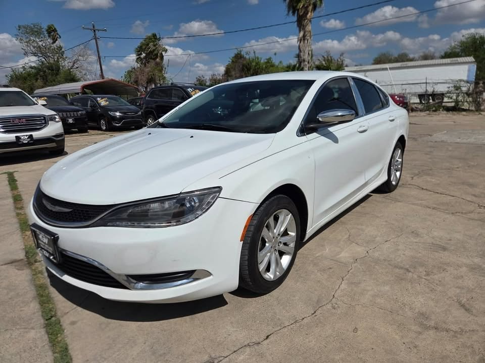 2015 Chrysler 200 Image 4