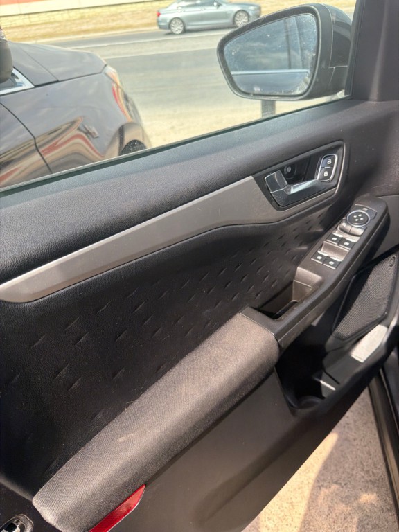 2020 Ford Escape Image 2