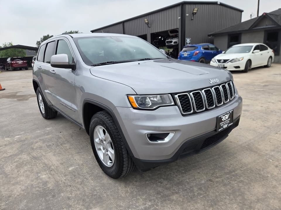 2017 Jeep Grand Cherokee Image 2
