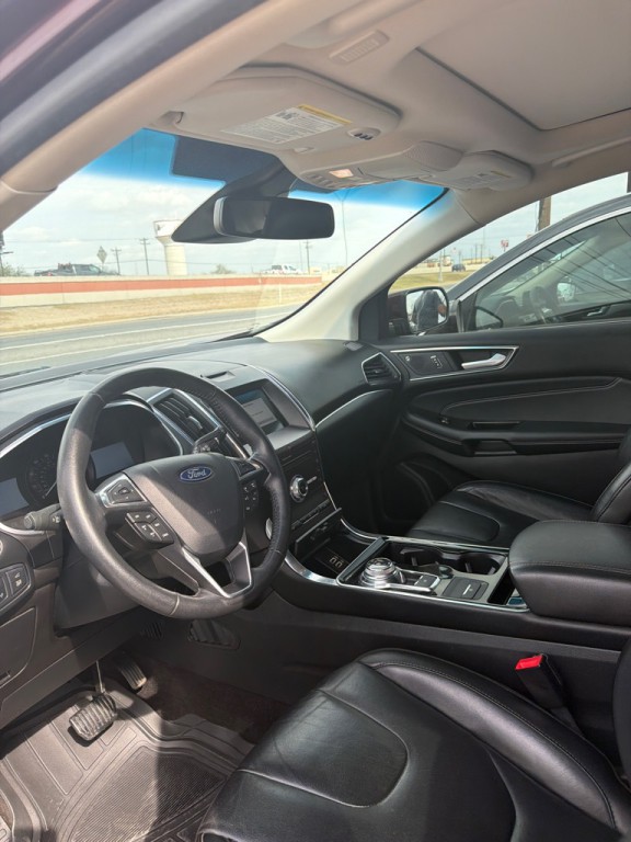 2019 Ford Edge Image 2