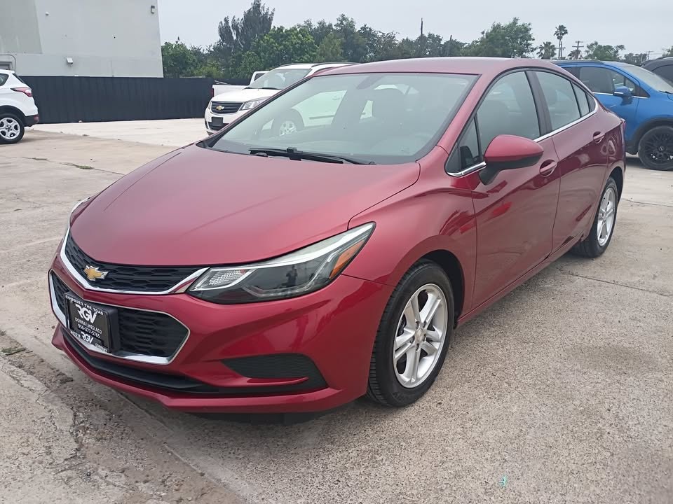 2018 Chevrolet Cruze Image 2