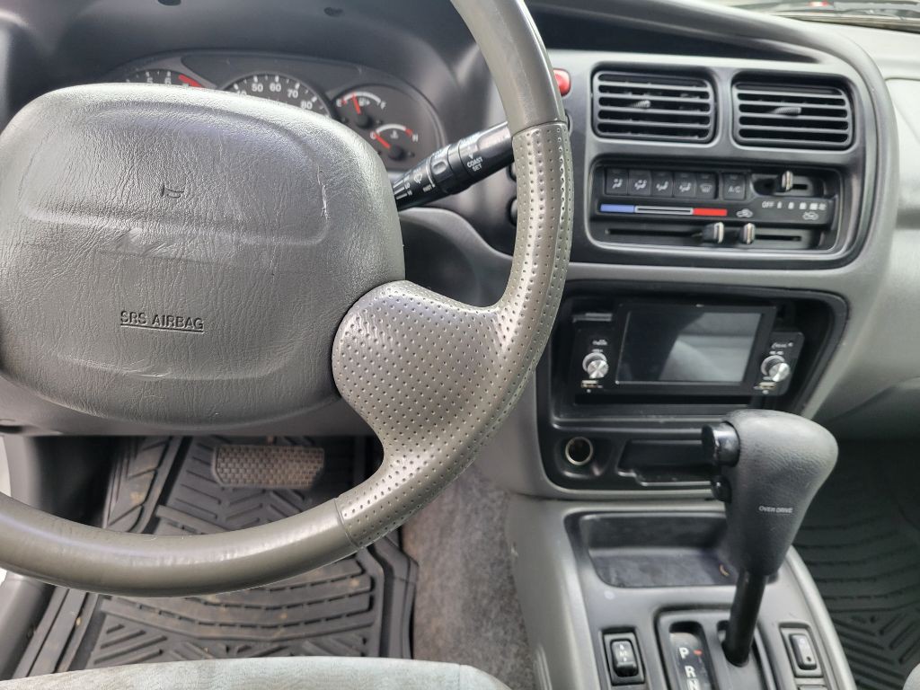 2002 Suzuki XL7 Image 11