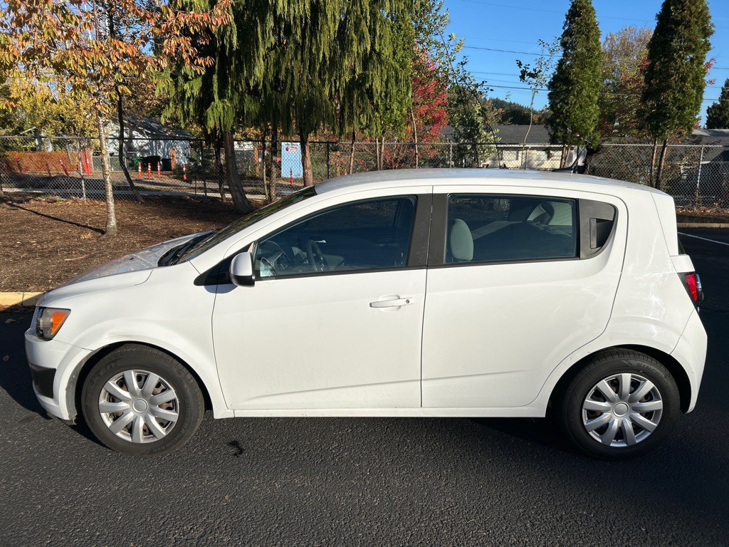 2014 Chevrolet Sonic Image 2