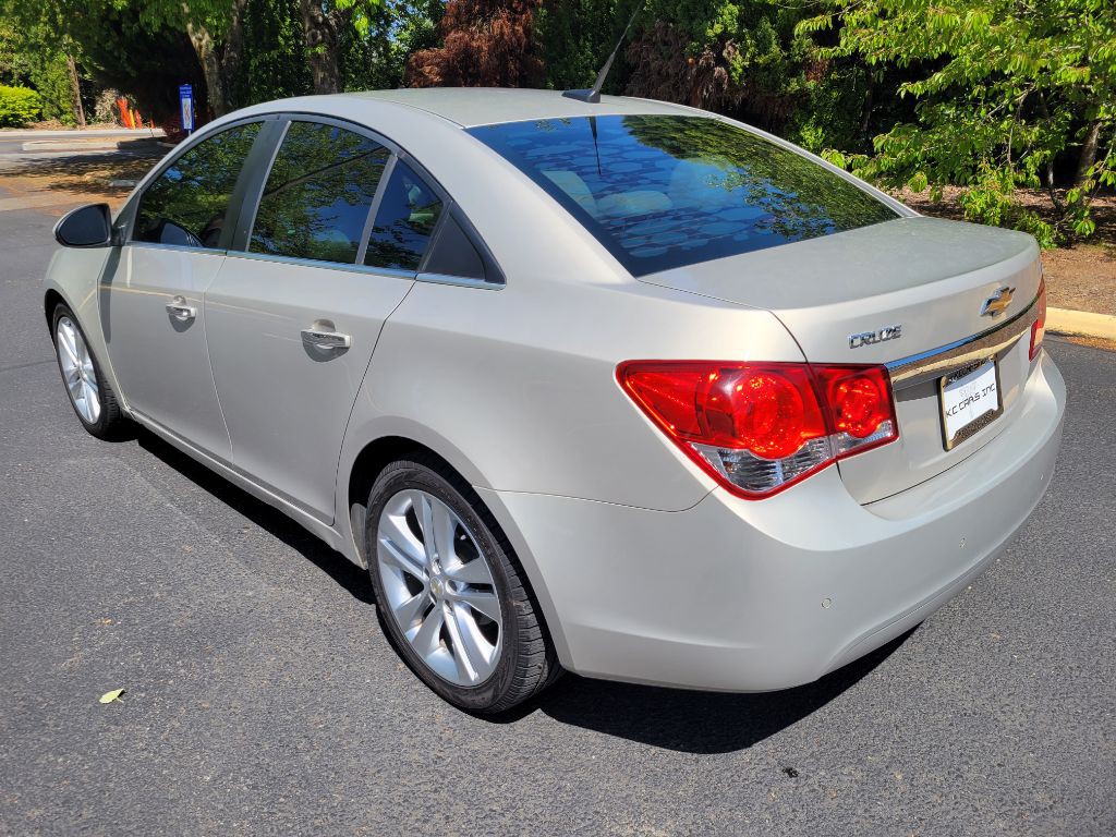 2011 Chevrolet Cruze Image 2