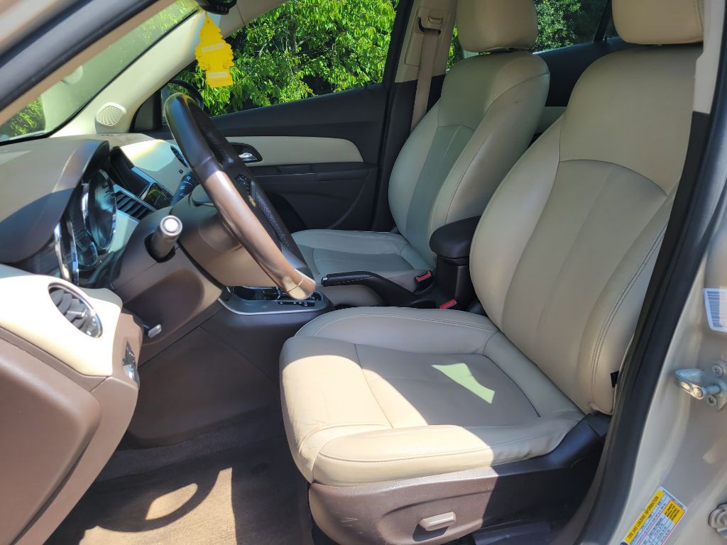 2011 Chevrolet Cruze Image 12