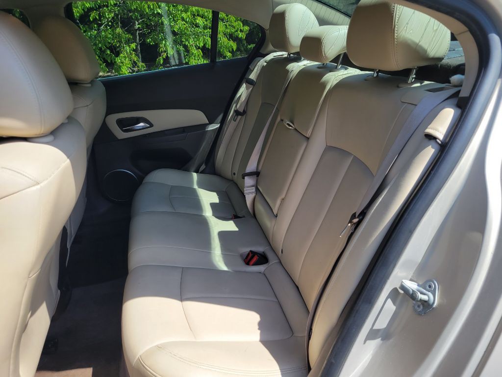2011 Chevrolet Cruze Image 14