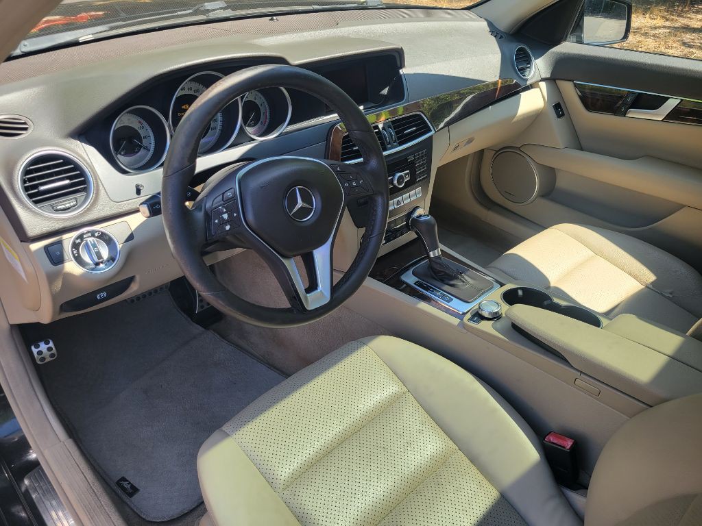 2013 Mercedes-Benz C-Class Image 9