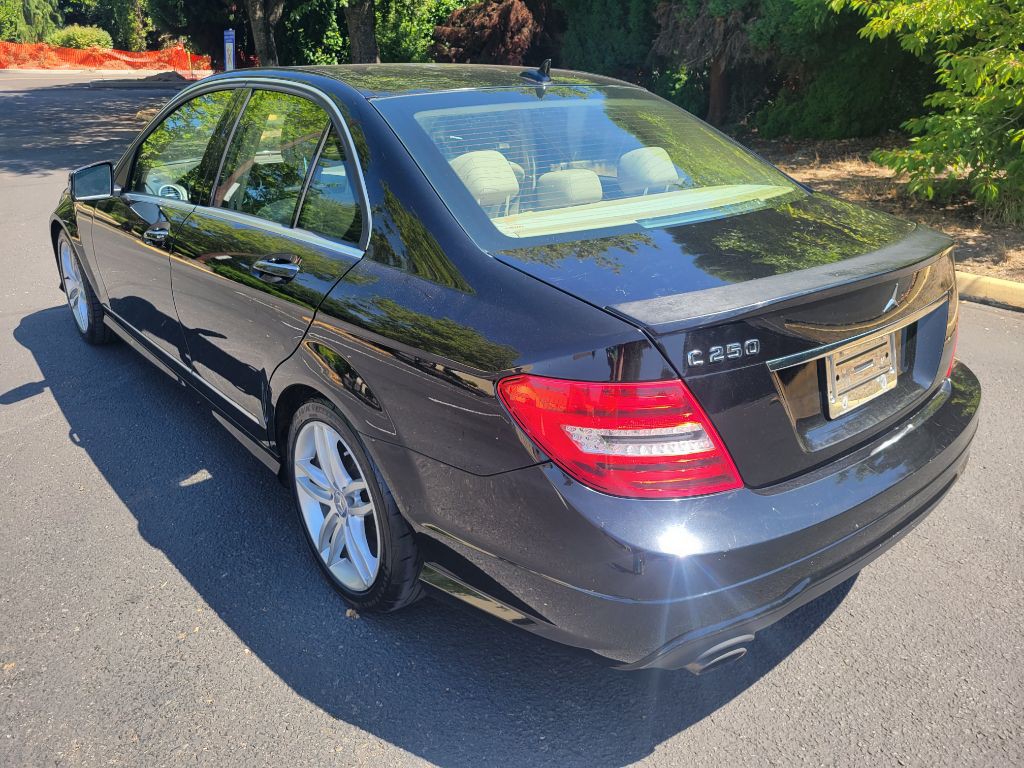 2013 Mercedes-Benz C-Class Image 16