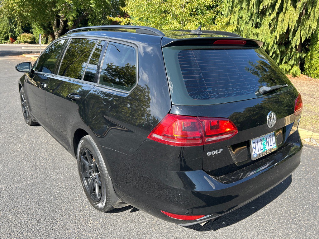 2015 Volkswagen Golf Image 3