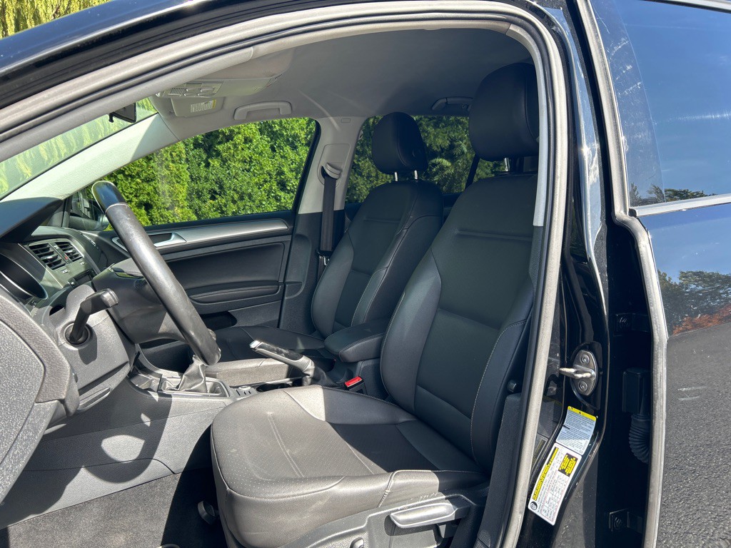 2015 Volkswagen Golf Image 9