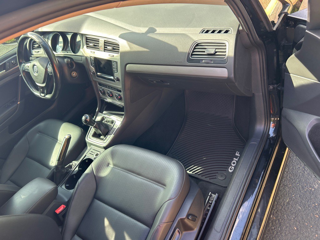 2015 Volkswagen Golf Image 18