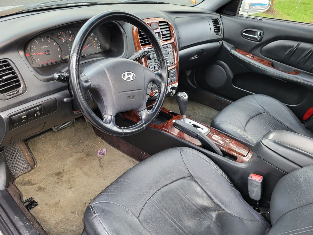 2004 Hyundai Sonata Image 10