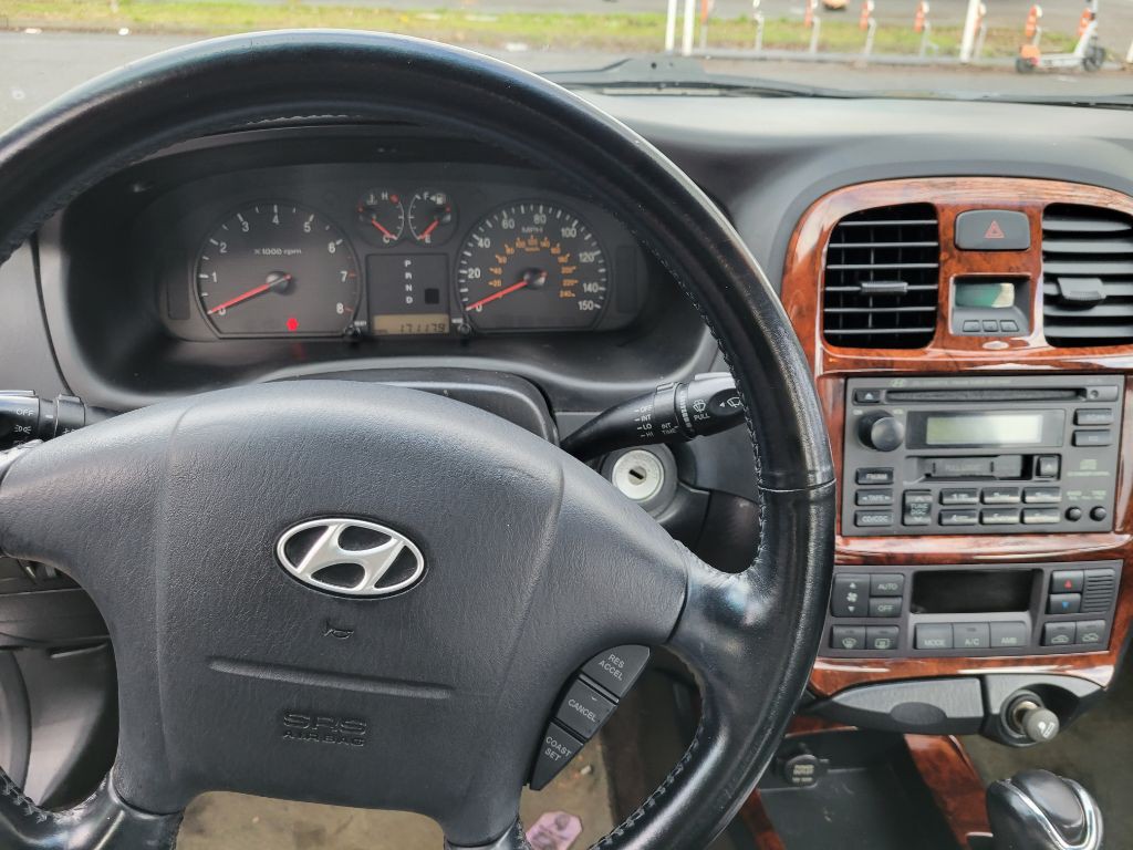 2004 Hyundai Sonata Image 11