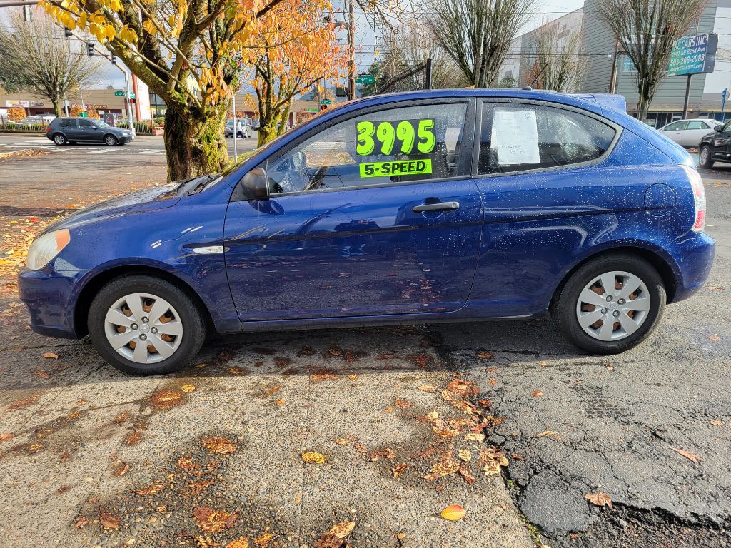2010 Hyundai Accent Image 2