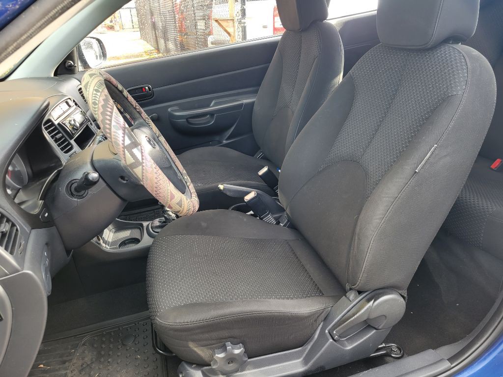 2010 Hyundai Accent Image 12