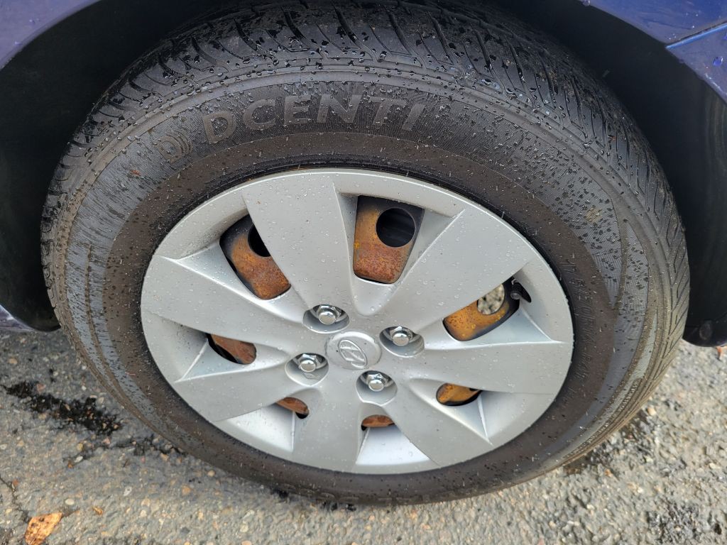 2010 Hyundai Accent Image 16