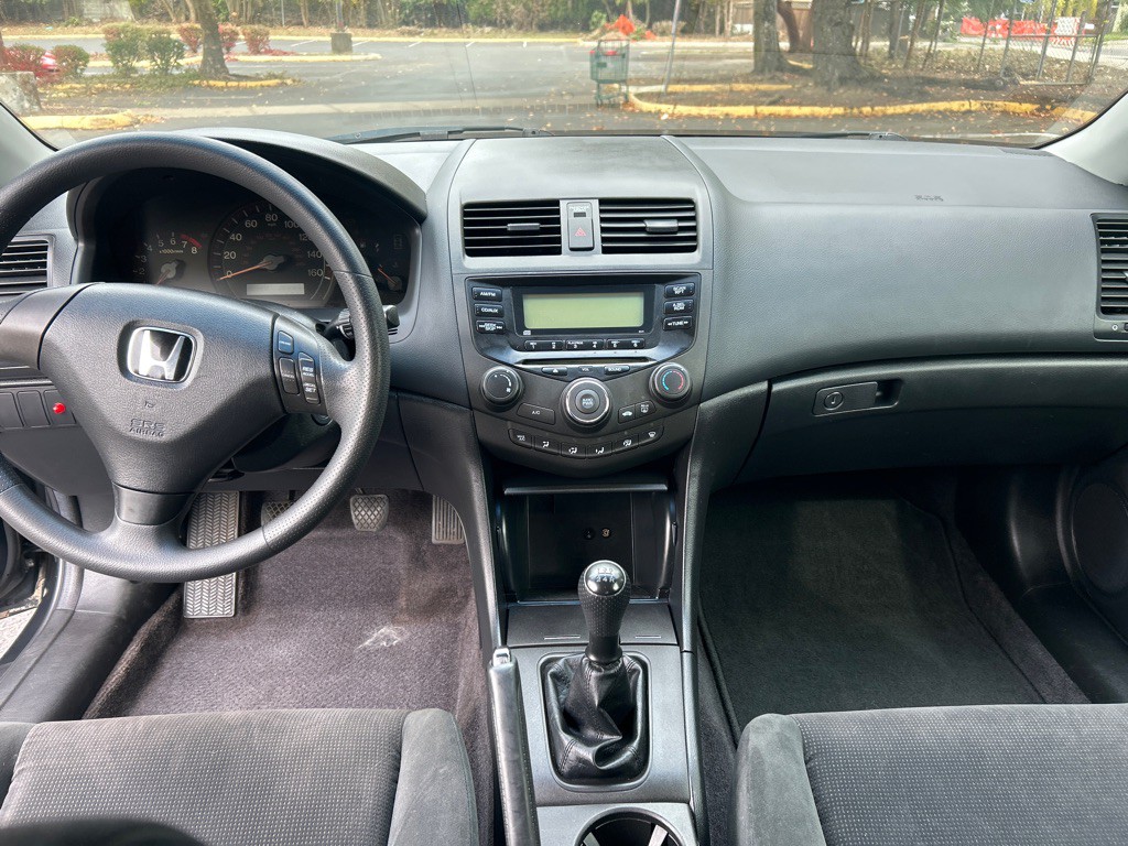 2005 Honda Accord Image 16