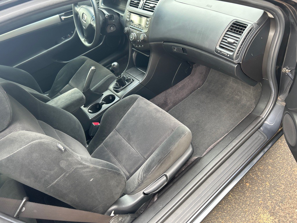 2005 Honda Accord Image 18